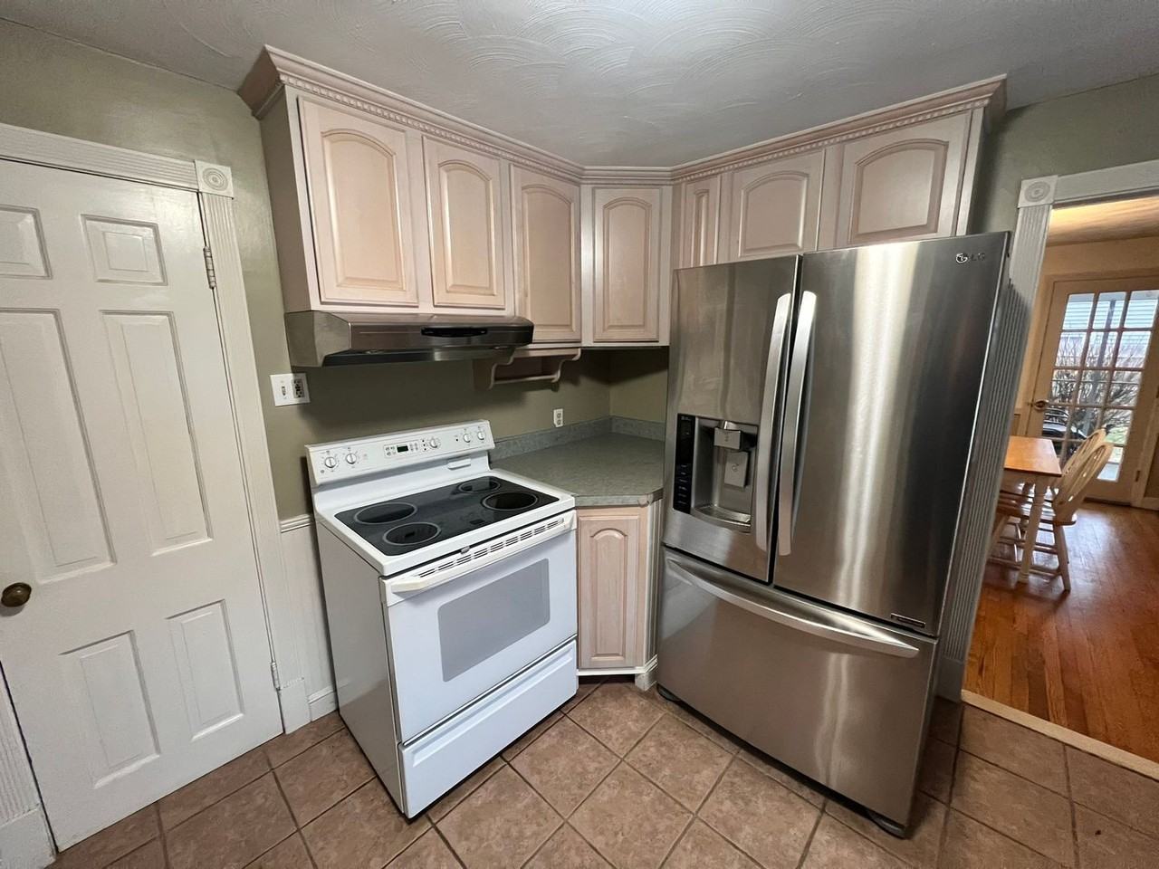 120 Bridle Path Road - Photo 7 of 48