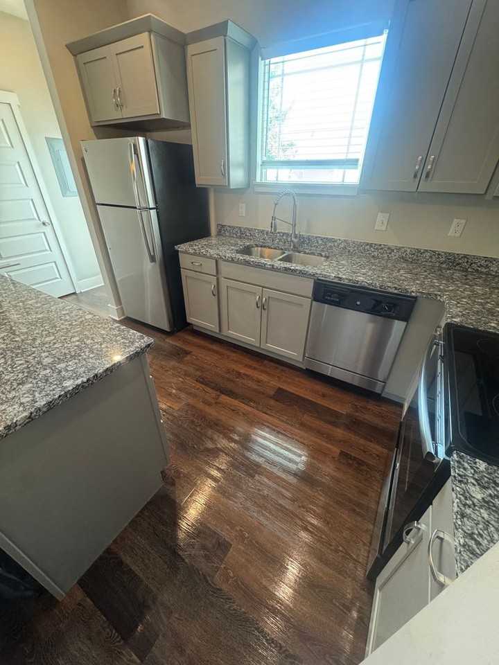 4002 Currant Ct - Photo 4 of 16