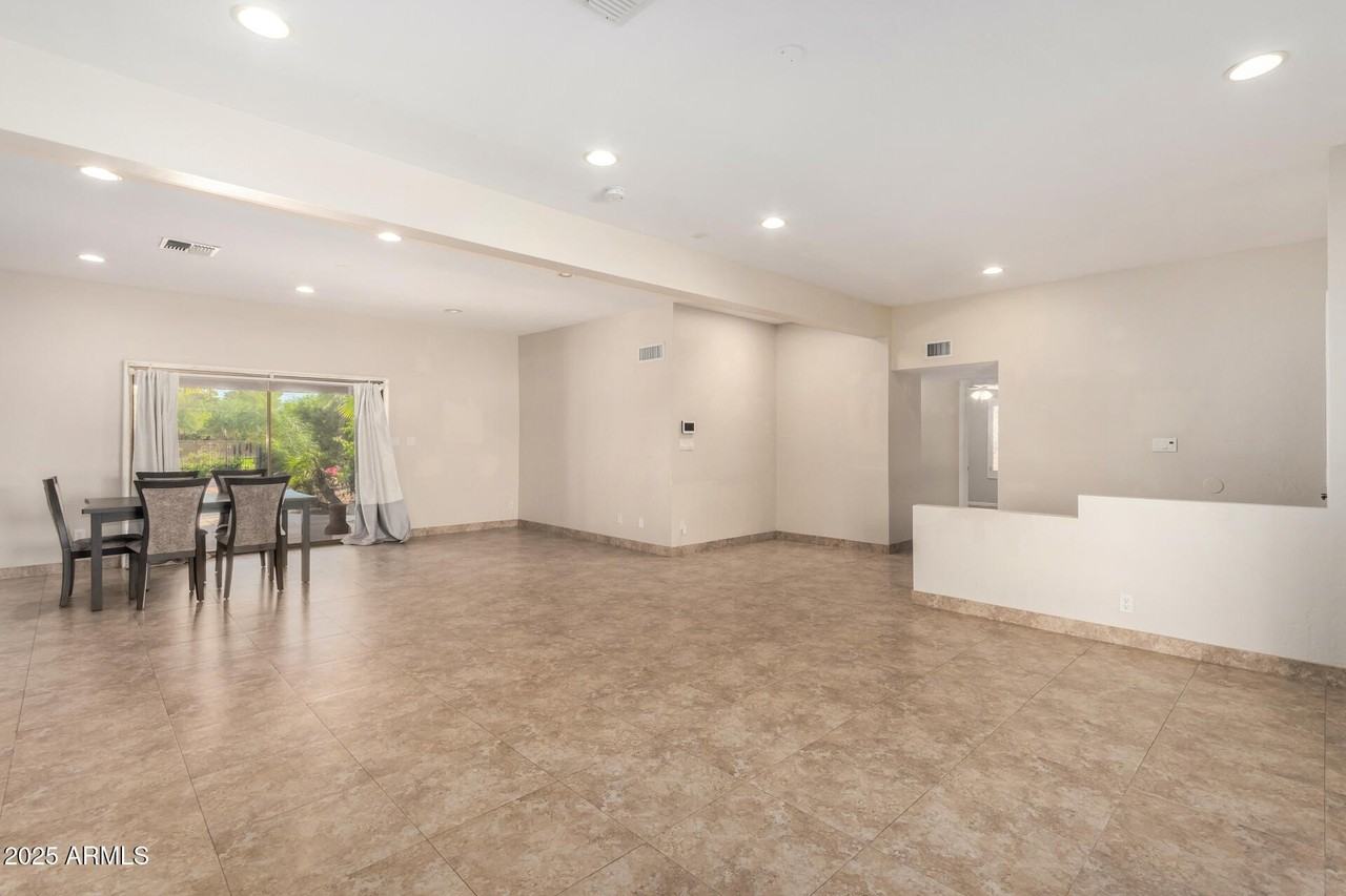 5739 E Cactus Rd - Photo 7 of 50