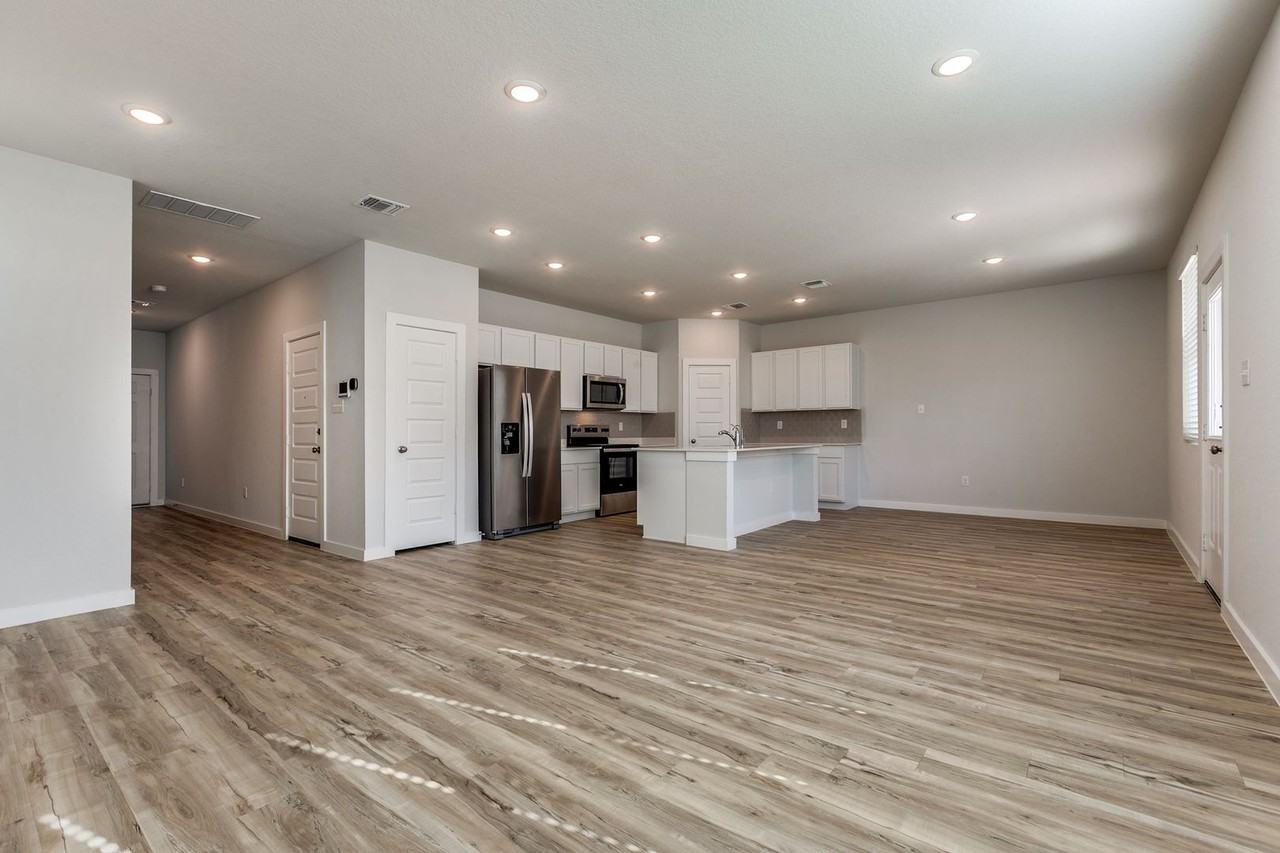 14506 Emerio Drive - Photo 6 of 25