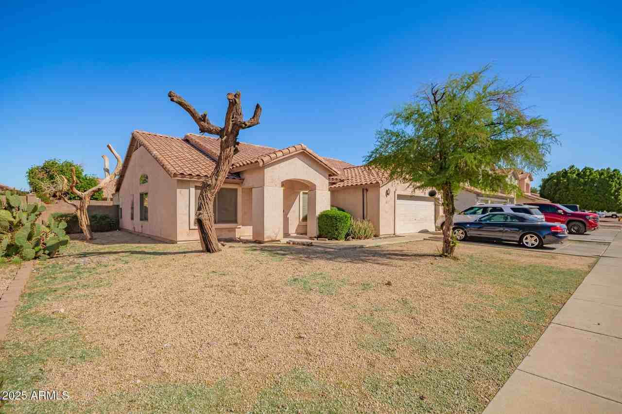 8572 W Palo Verde Ave - Photo 3 of 39