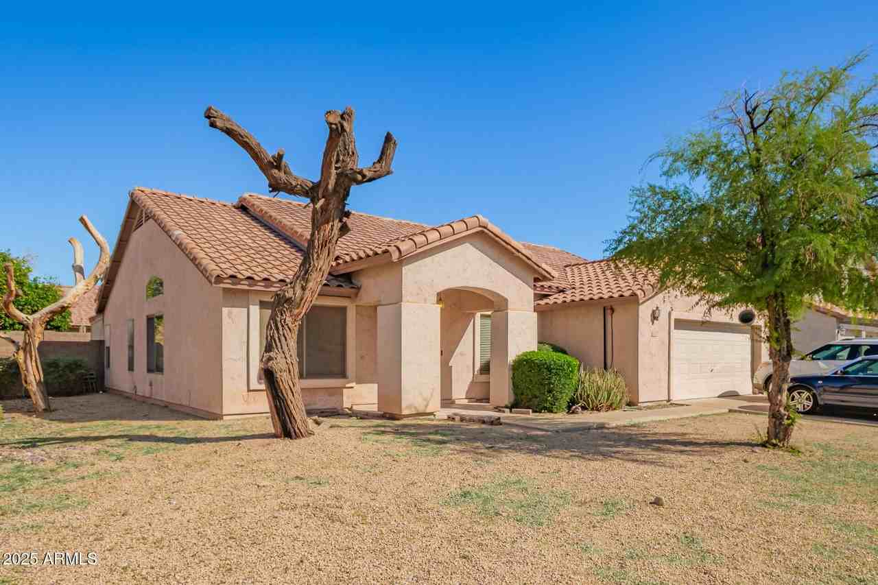 8572 W Palo Verde Ave - Photo 4 of 39