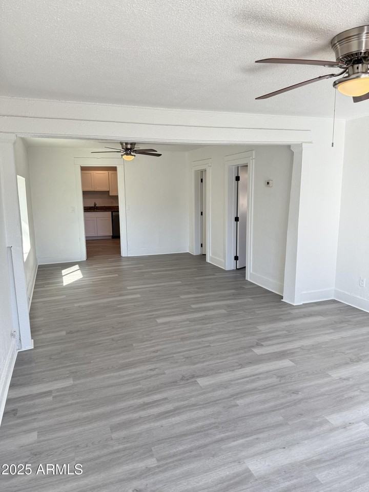 2536 West Morten Avenue - Photo 2 of 27