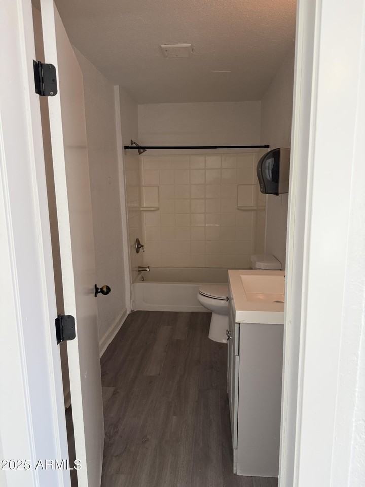 2536 West Morten Avenue - Photo 7 of 27