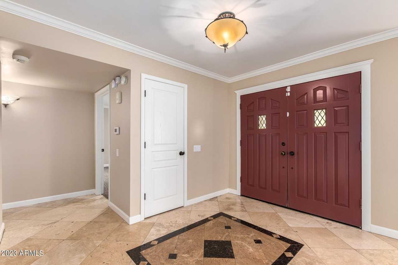 10627 N 44th Ct - Photo 7 of 48