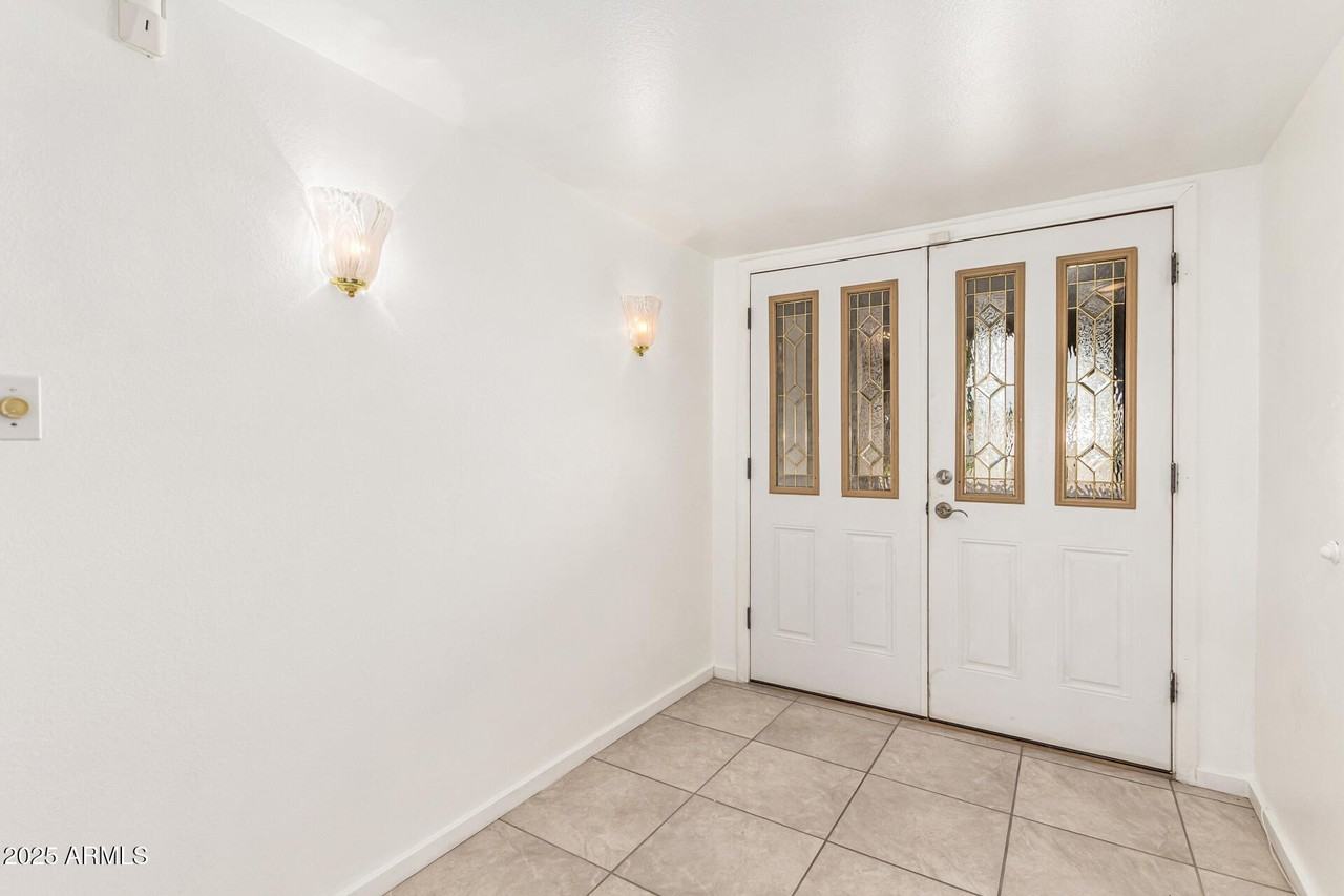 1923 E Gemini Dr - Photo 4 of 23