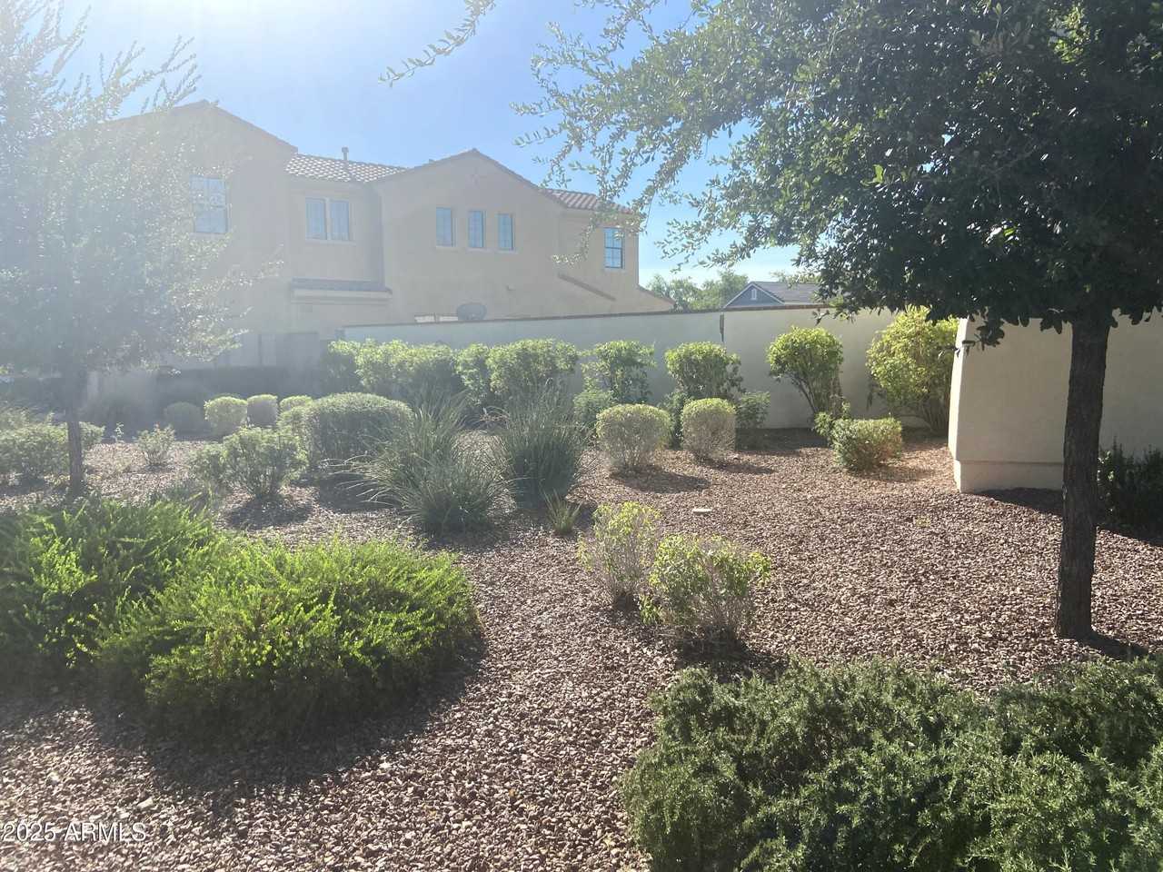 20827 W Eastview Way - Photo 3 of 32