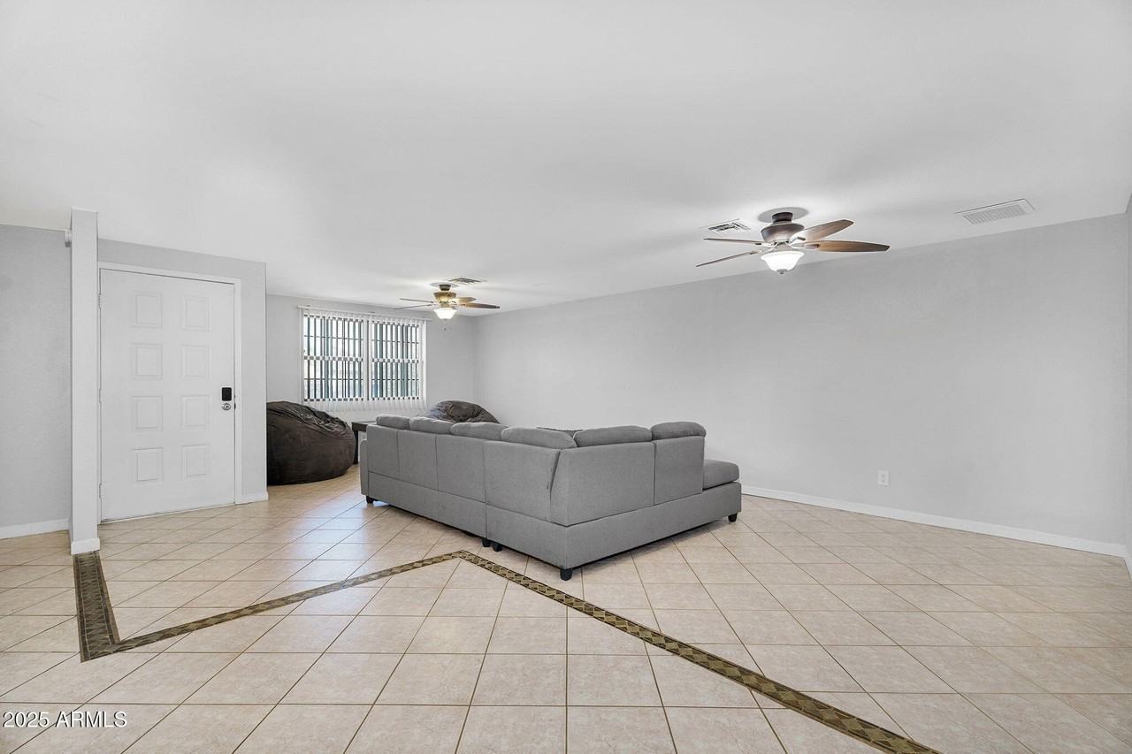 1511 W Mesquite St - Photo 6 of 34