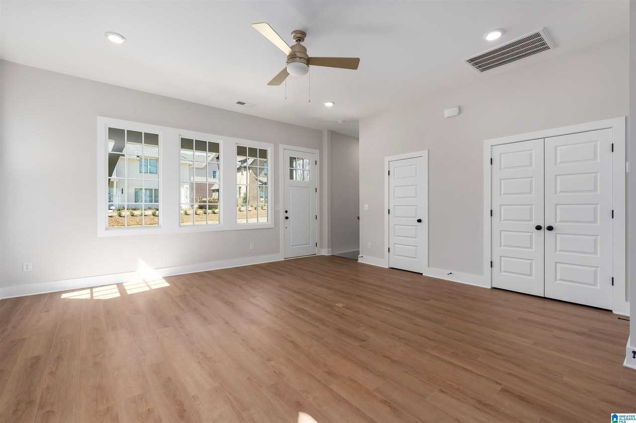 4768 Silas Ave - Photo 7 of 31