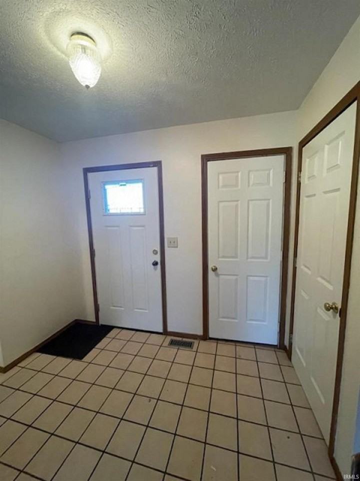 400 S Village Ct - Photo 2 of 24