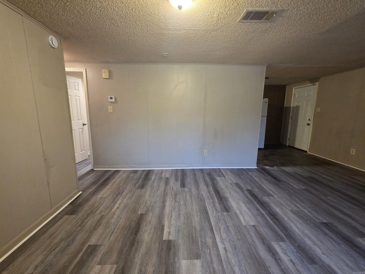 804 1/2 W 45th St - Photo 4 of 15