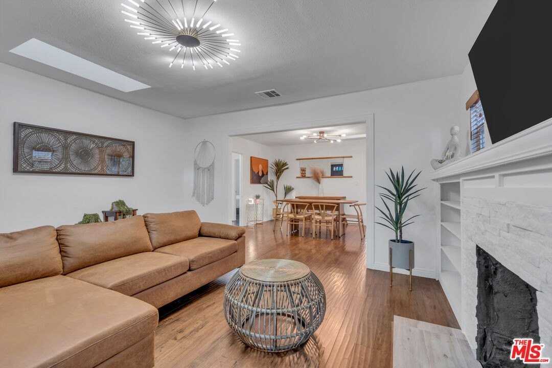 1006 North Crescent Heights Boulevard - Photo 3 of 34