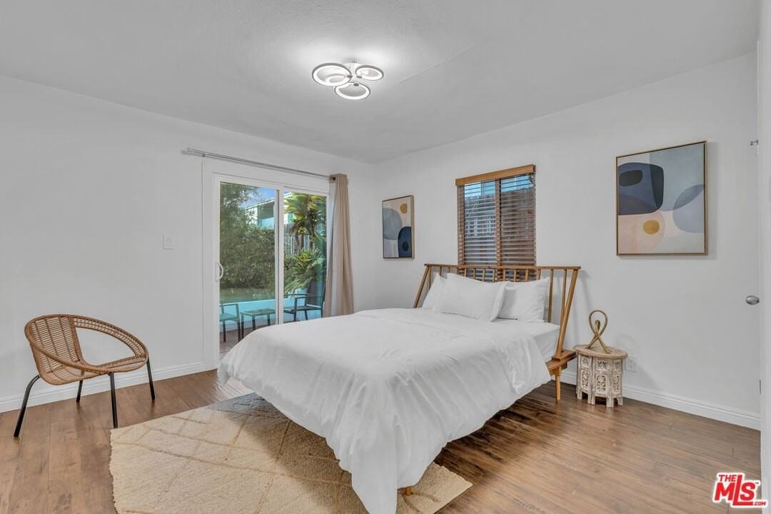 1006 North Crescent Heights Boulevard - Photo 5 of 34