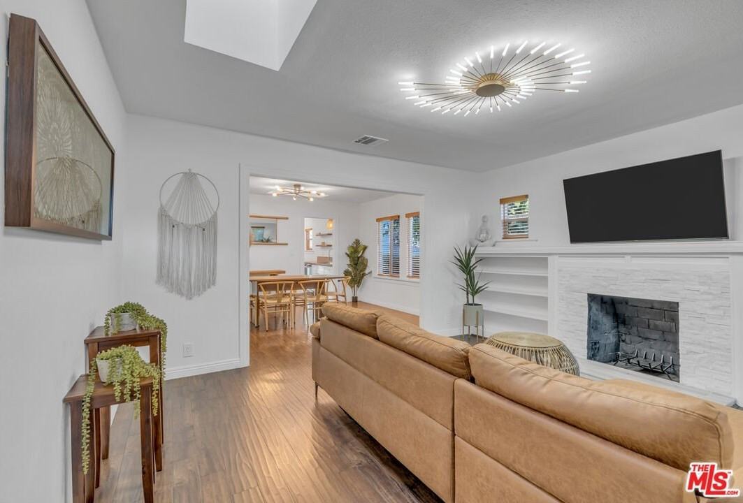 1006 North Crescent Heights Boulevard - Photo 6 of 34