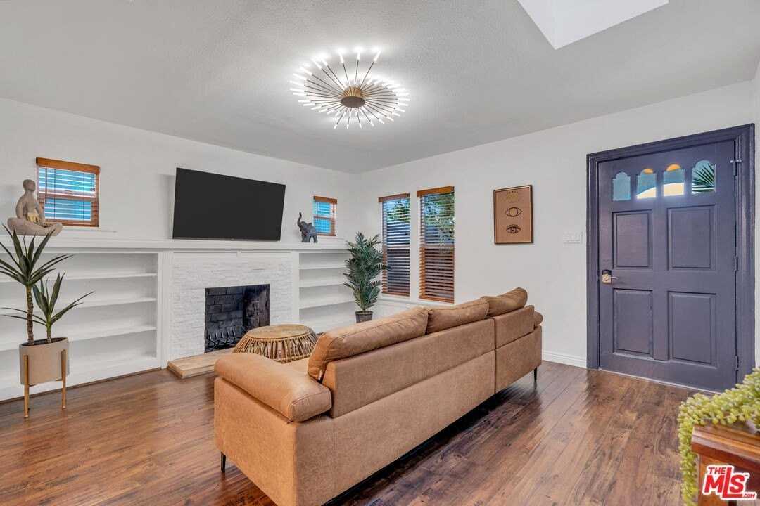 1006 North Crescent Heights Boulevard - Photo 7 of 34