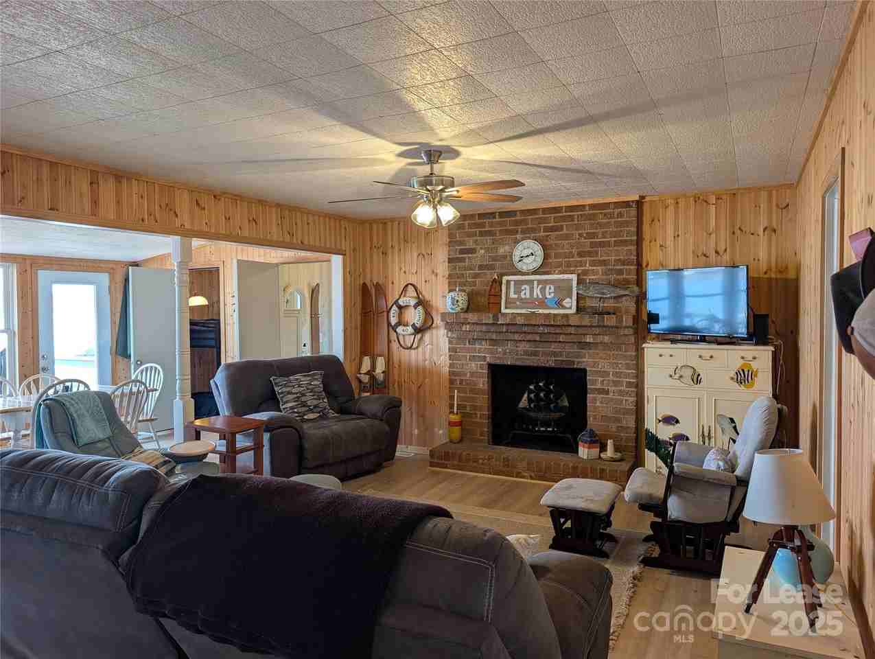 187 Commodore Loop - Photo 5 of 17