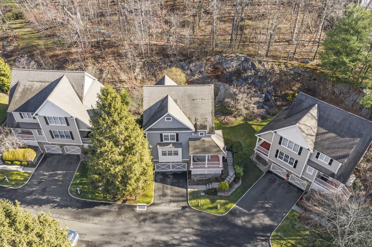 4 Woods Way - Photo 3 of 39