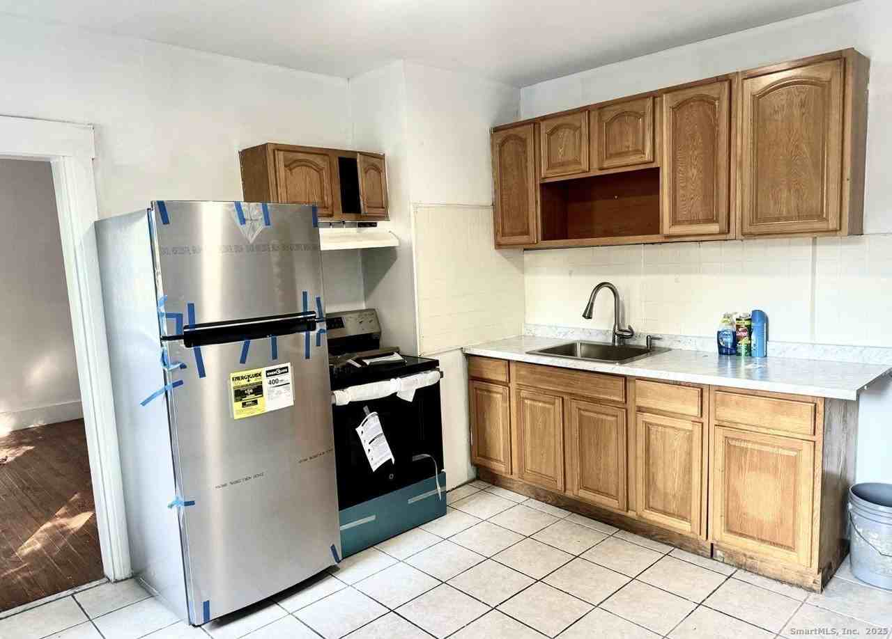 219 Connecticut Ave - Photo 2 of 6