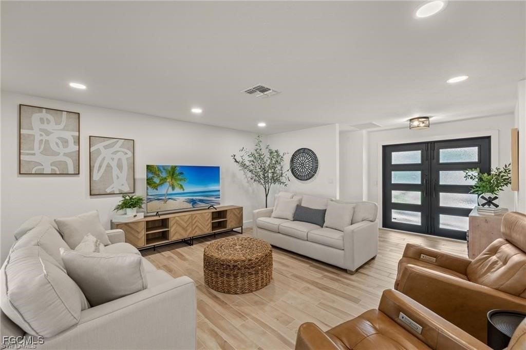 6822 Griffin Blvd - Photo 2 of 35