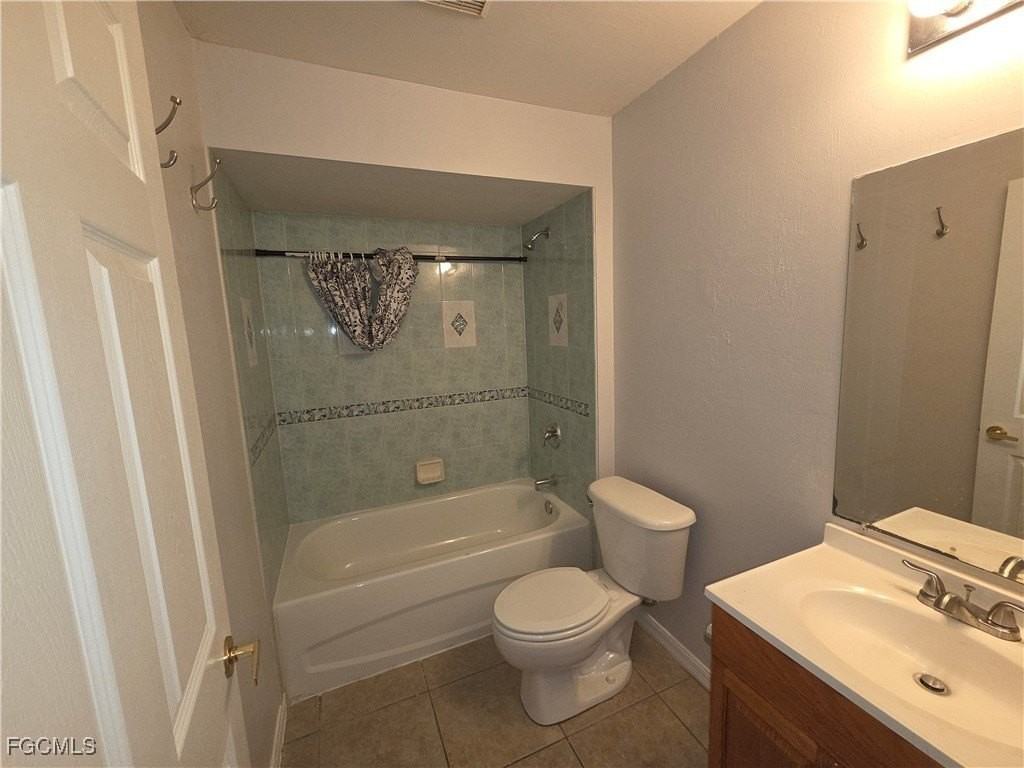 3715 Southwest Santa Barbara Place - Photo 5 of 10