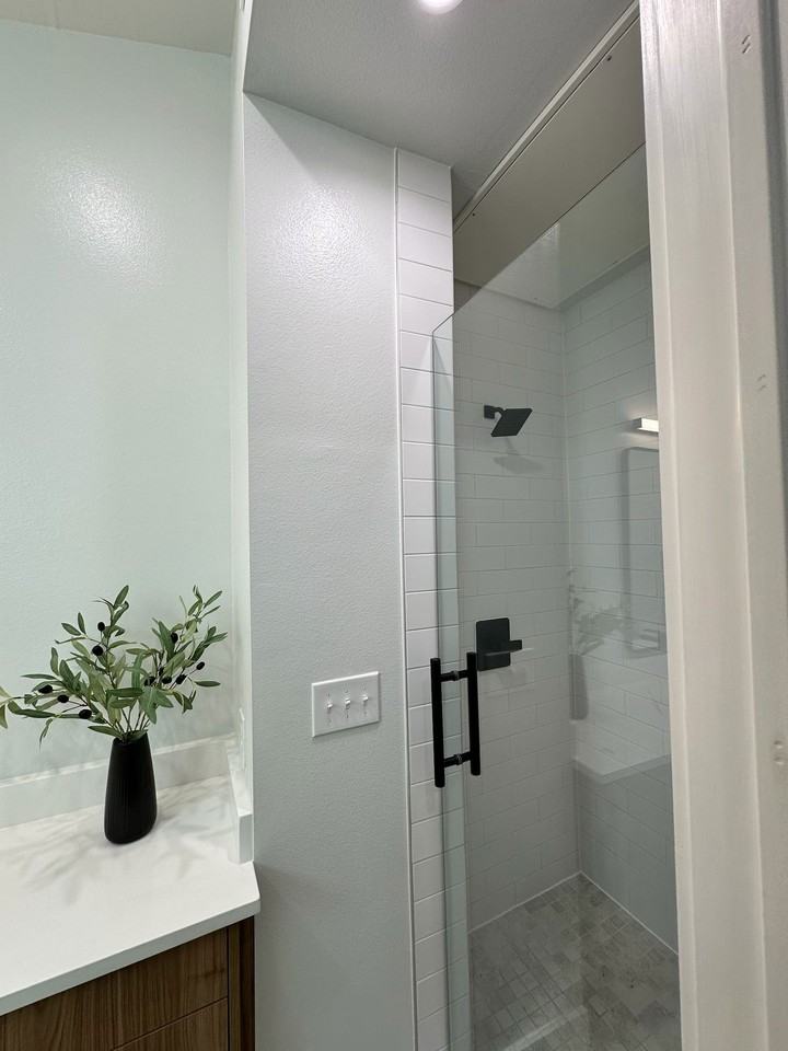 2702 N Carroll Ave - Photo 6 of 8