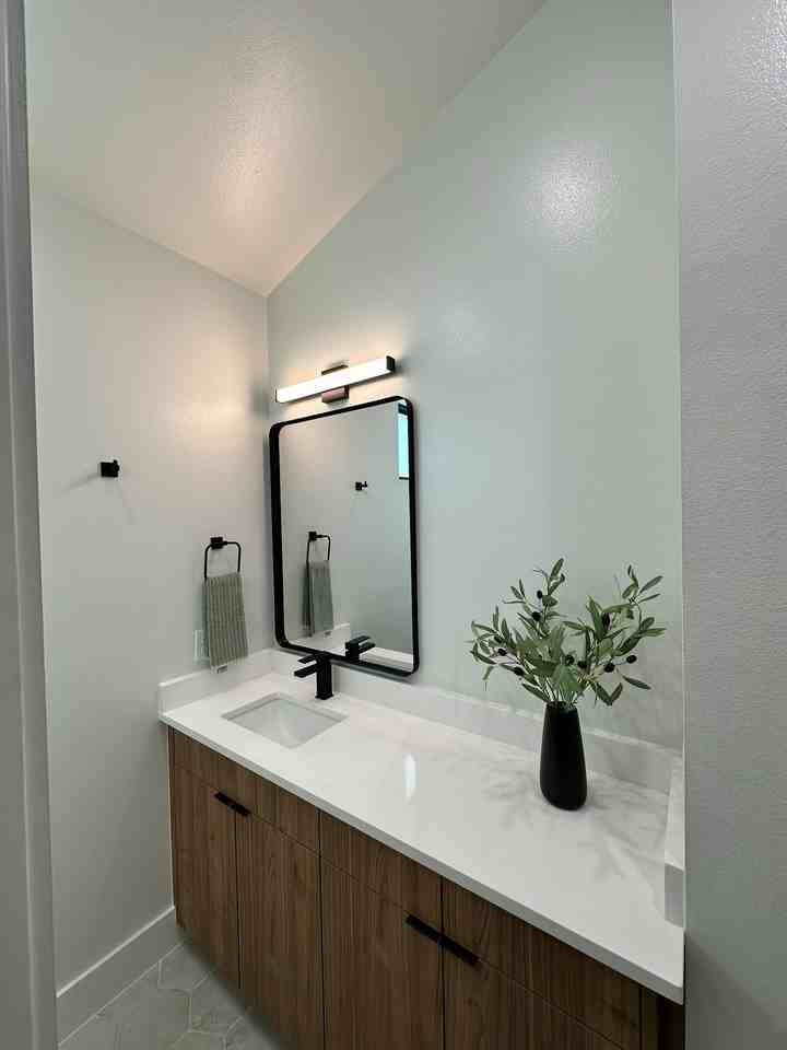 2702 N Carroll Ave - Photo 7 of 8