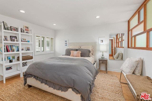 843 17th Street #4 - Photo 3 of 8