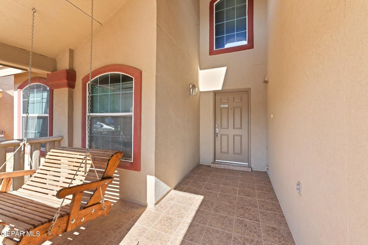 11236 Northview Dr - Photo 3 of 39