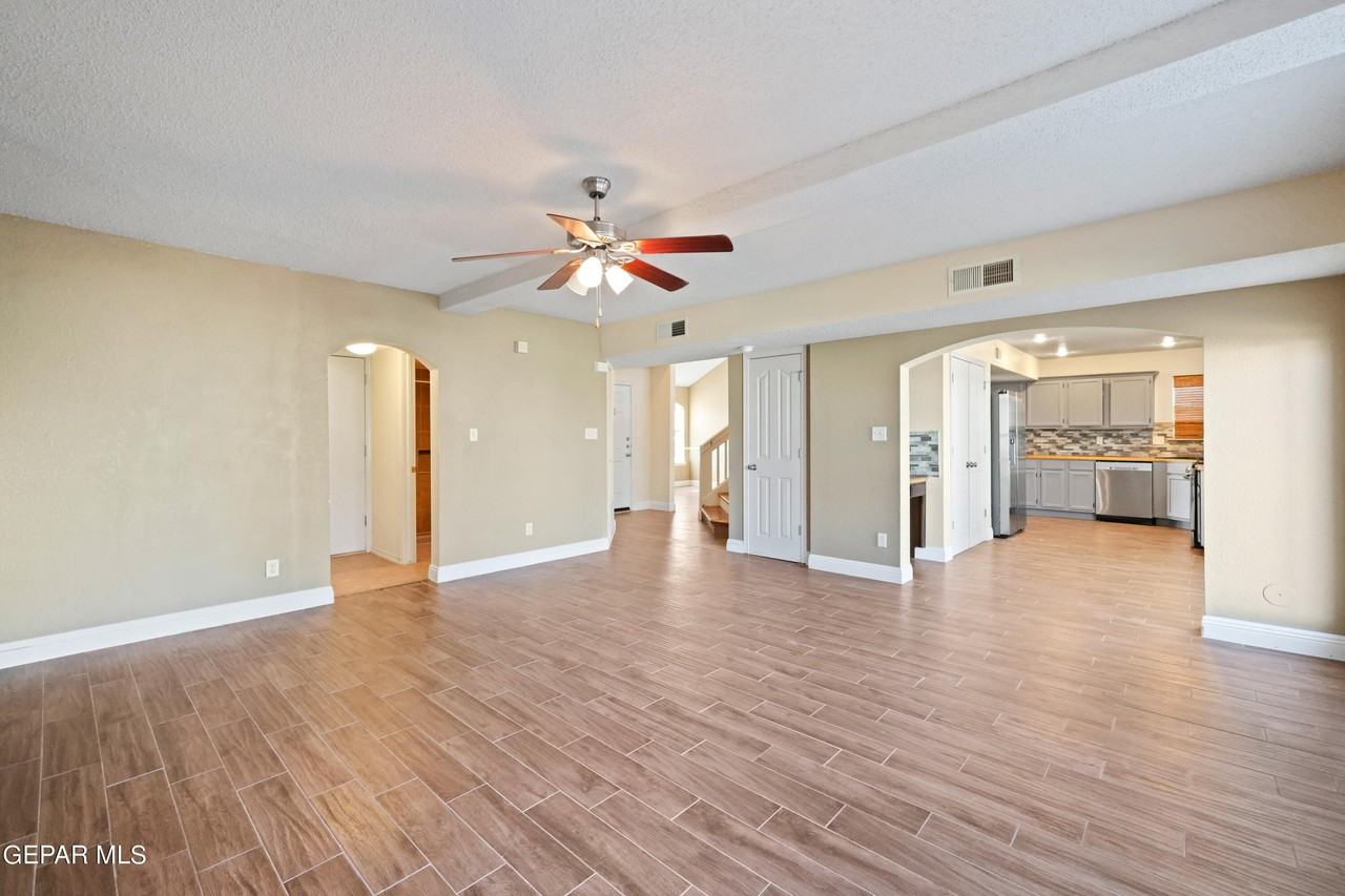 11236 Northview Dr - Photo 5 of 39