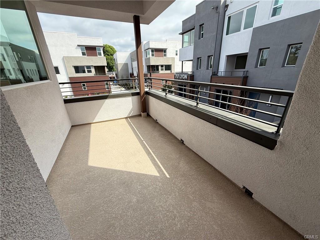 693 S Lyon St - Photo 4 of 8