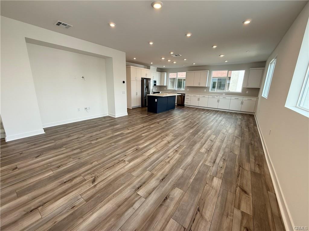 693 S Lyon St - Photo 5 of 8