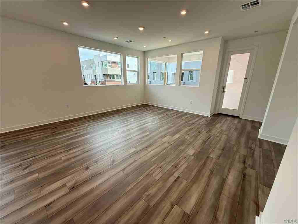 693 S Lyon St - Photo 7 of 8