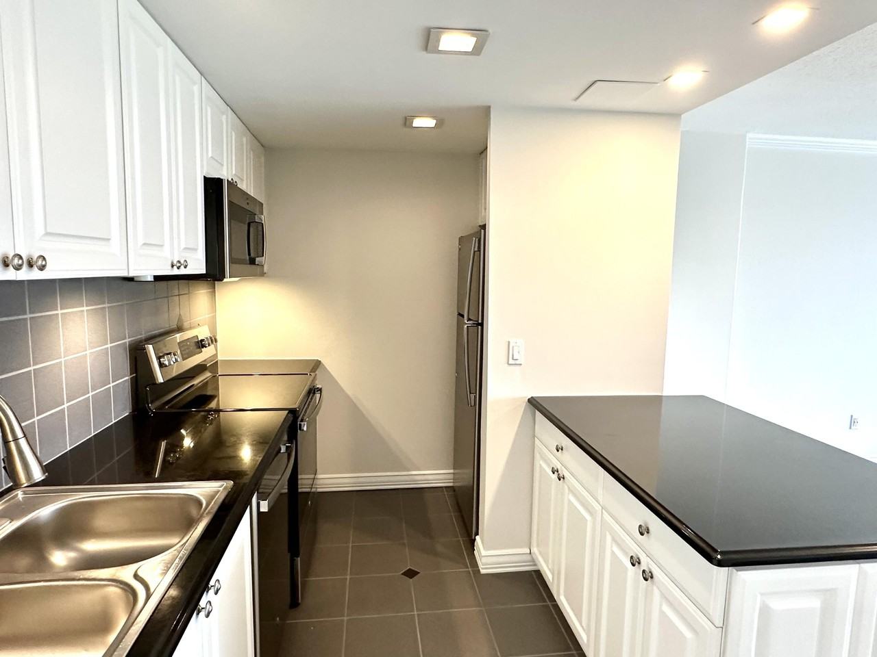 555 S Old Woodward Ave Apt 1205 #1205 - Photo 5 of 17