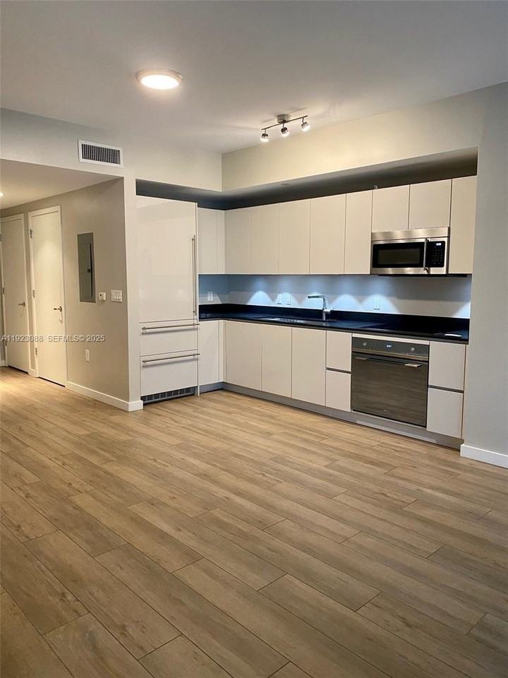 1010 Brickell Ave #1508 - Photo 3 of 8