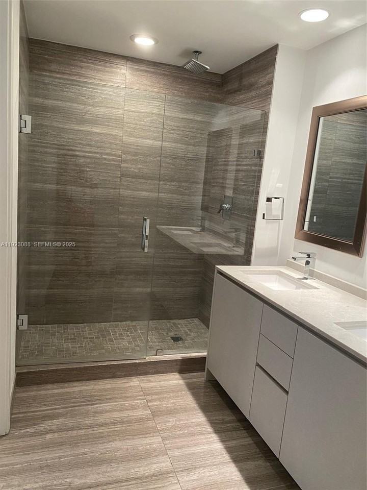 1010 Brickell Ave #1508 - Photo 6 of 8