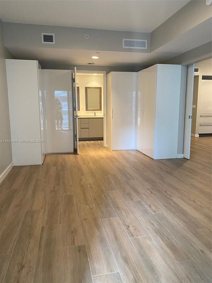 1010 Brickell Ave #1508 - Photo 7 of 8