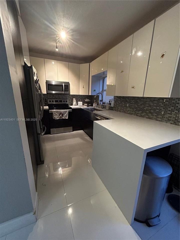 4110 Ne 24th St - Photo 2 of 8