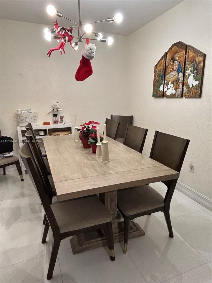 4110 Ne 24th St - Photo 3 of 8