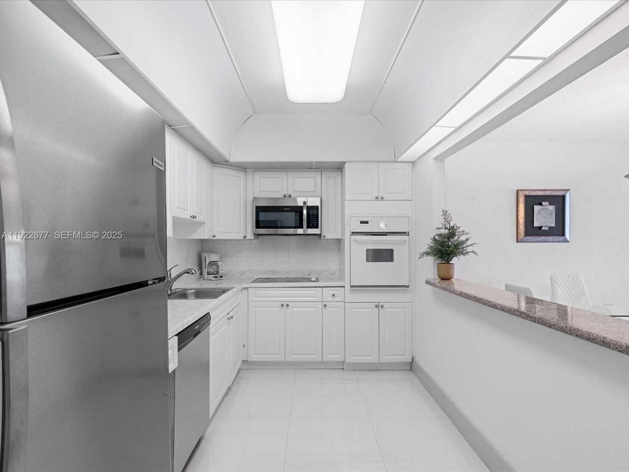 19370 Collins Avenue #625 - Photo 5 of 8