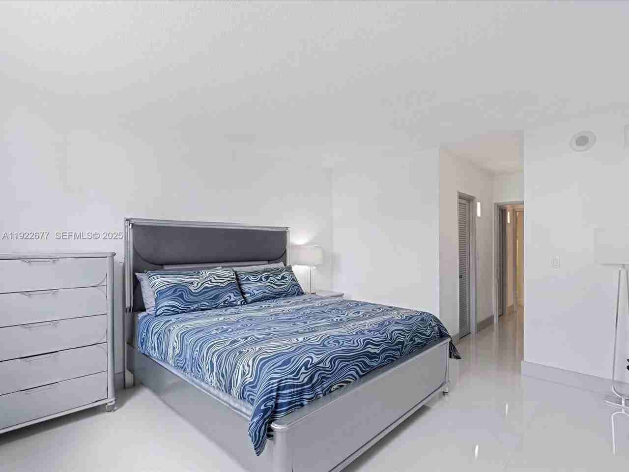 19370 Collins Avenue #625 - Photo 7 of 8