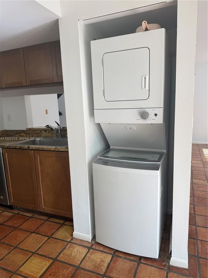 6860 Sw 45th Ln #4 - Photo 5 of 8