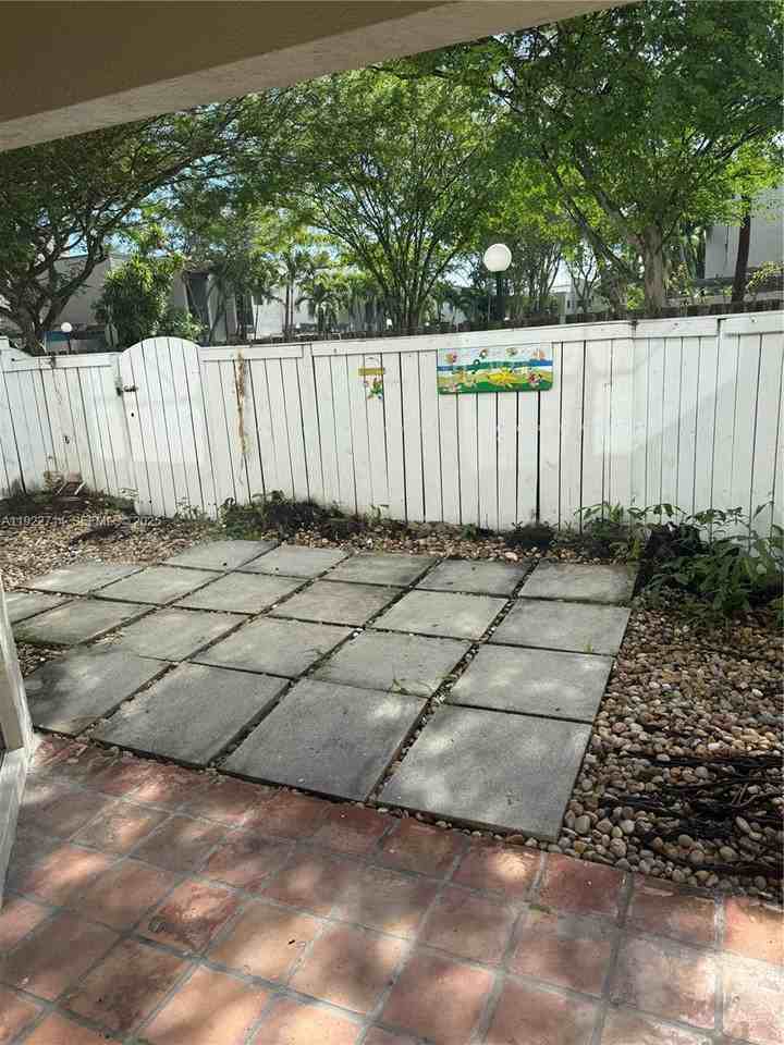 6860 Sw 45th Ln #4 - Photo 6 of 8