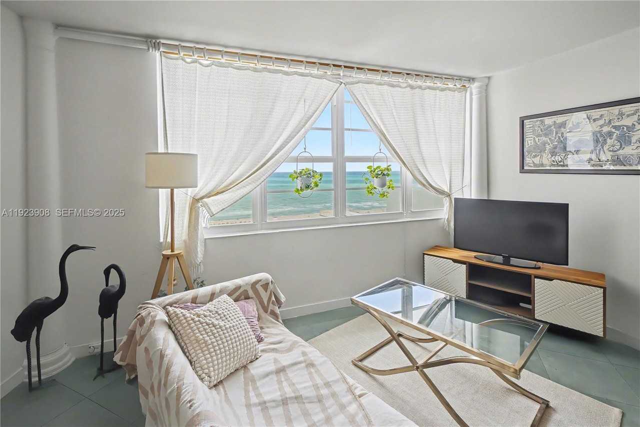 100 Lincoln Rd #1515 - Photo 3 of 8