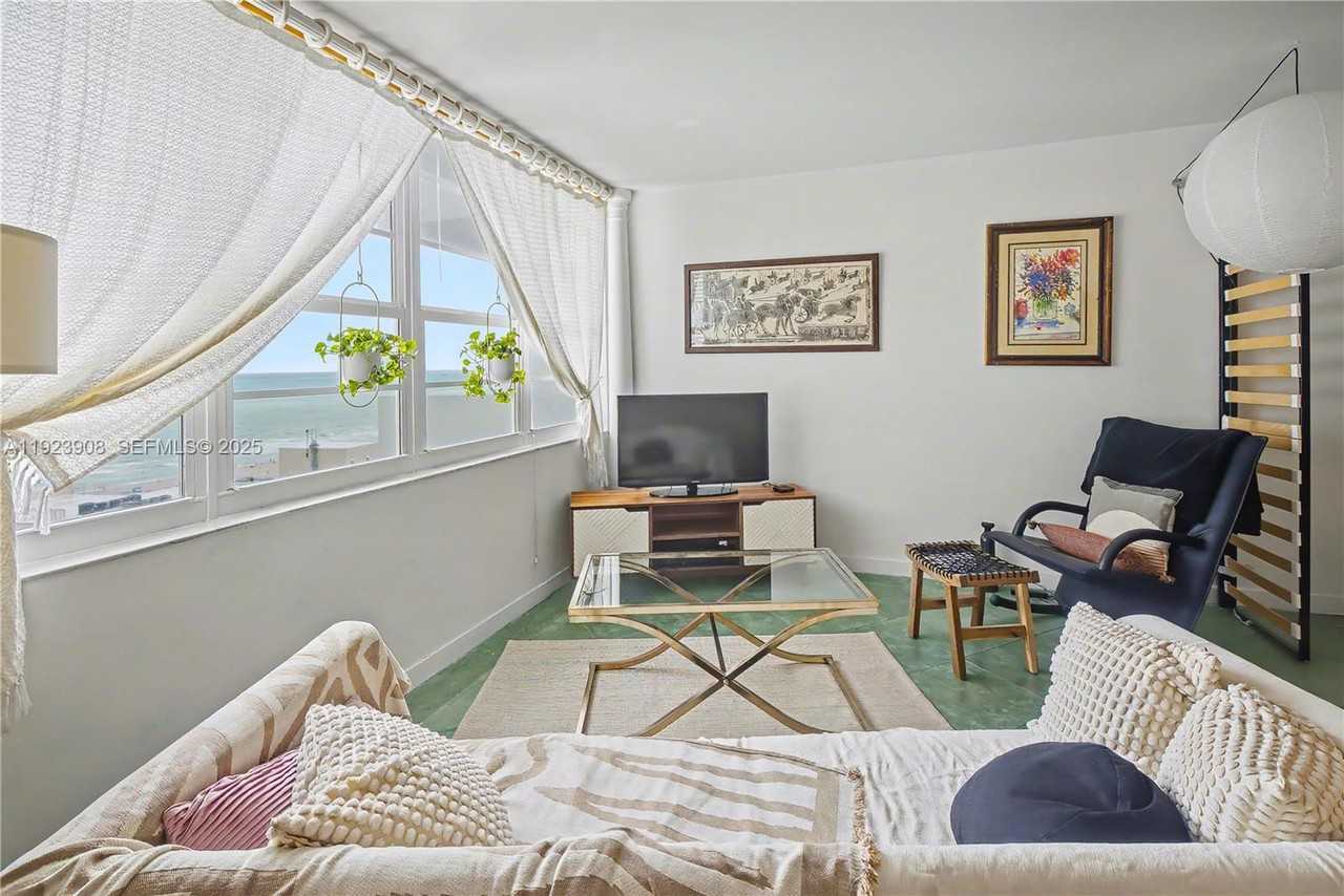 100 Lincoln Rd #1515 - Photo 4 of 8