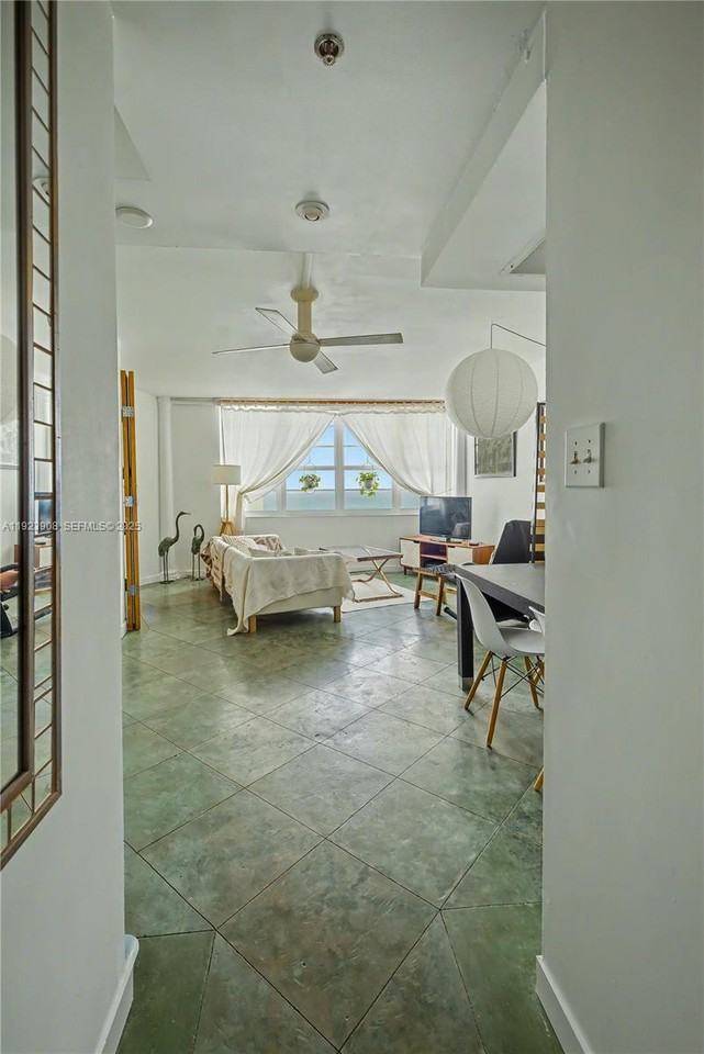 100 Lincoln Rd #1515 - Photo 5 of 8