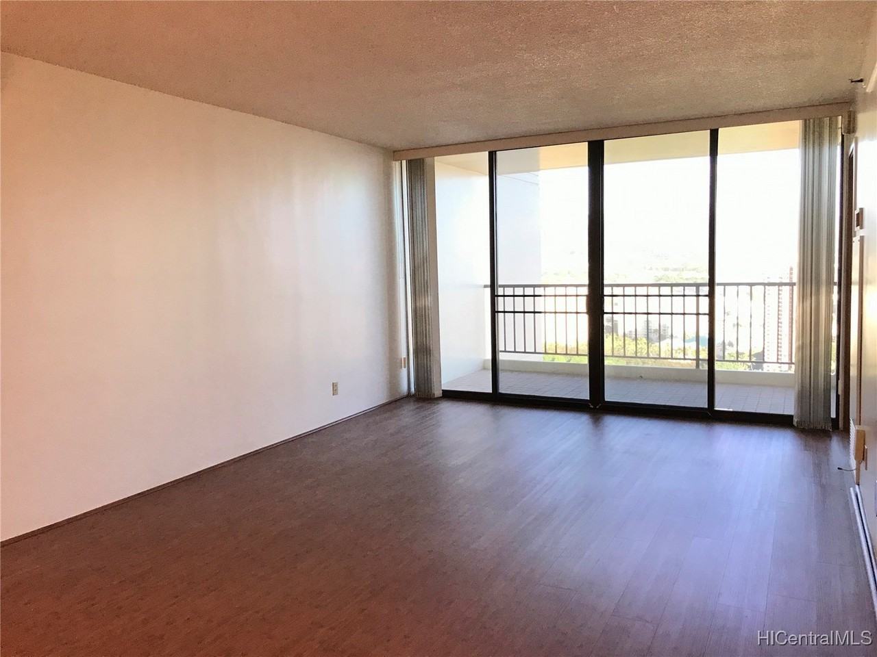 990 Ala Nanala St Apt 33c #33C - Photo 2 of 24