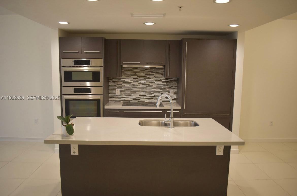 7661 Nw 107th Ave #704 - Photo 4 of 8