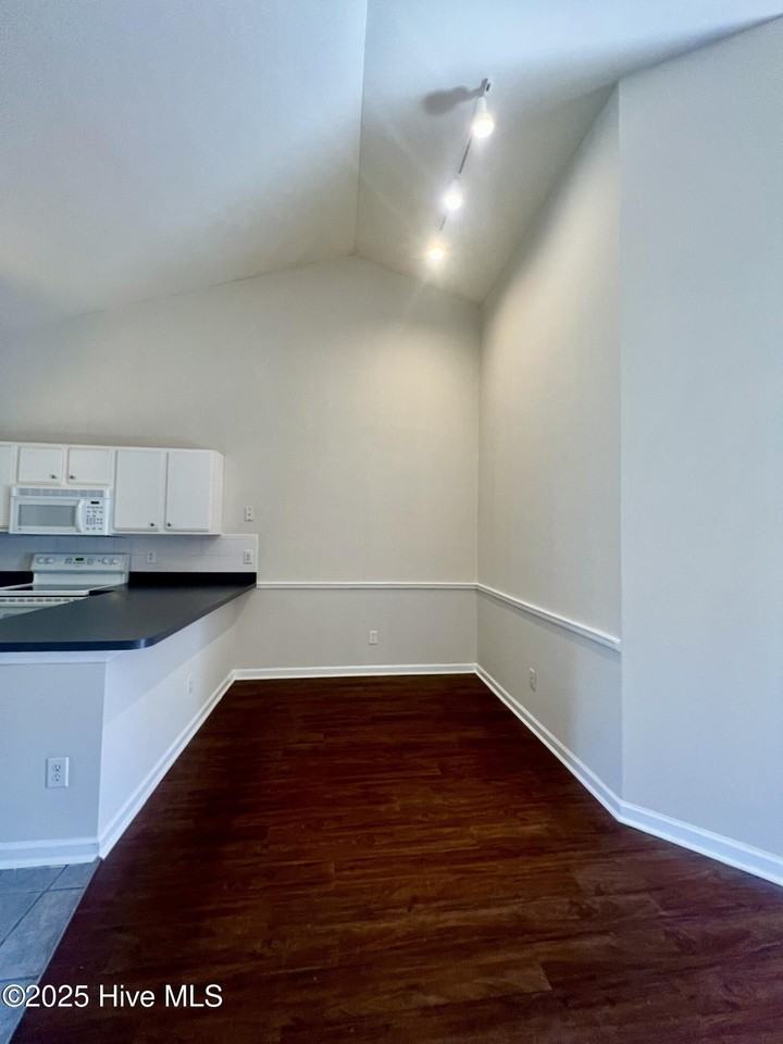 248 Hibiscus Way - Photo 3 of 12