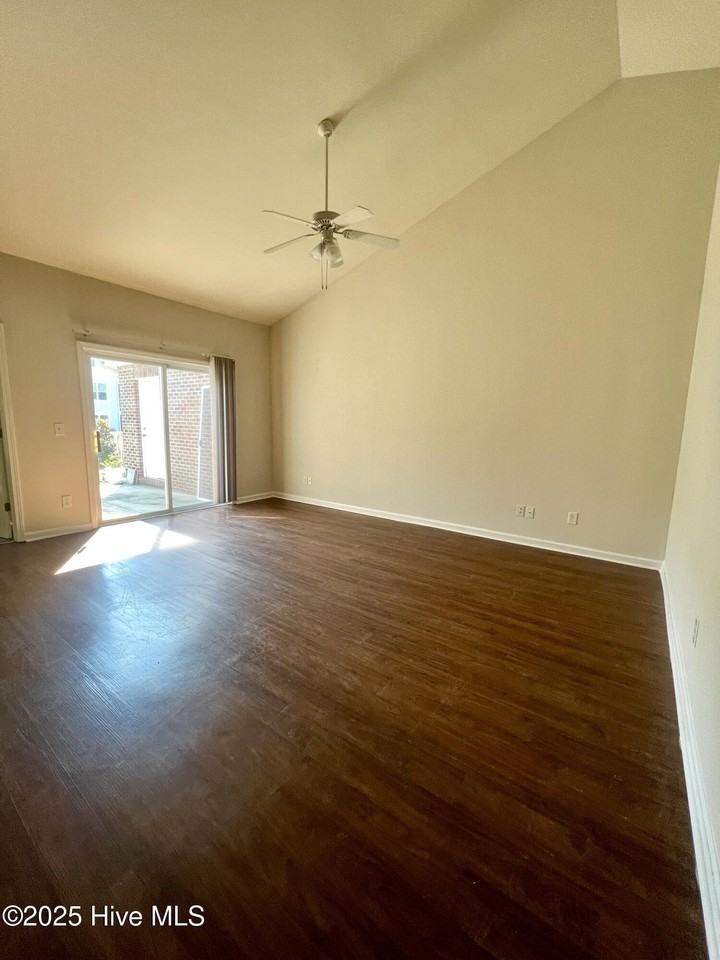 248 Hibiscus Way - Photo 5 of 12