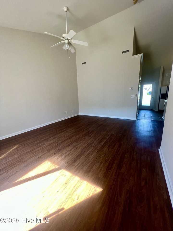 248 Hibiscus Way - Photo 6 of 12